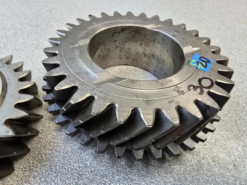 BONITO JUEGO DE ENGRANAJES ORIGINAL PORSCHE 924 VA 3ª VELOCIDAD "RU" 27:30 12/79 #20 Foto 3 de 4