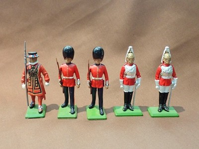 BRITAINS LTD.  BRITISH SCOTS GUARDS LIFE GUARDS AND BEEFEATER  1987