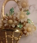 Vintage Mid Century Mod Basket with 6 Lucite Daisies Brooch Pin 2" x 2"  — photo 3