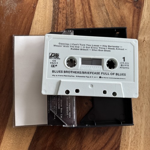 THE BLUES BROTHERS BRIEFCASE FULL OF BLUES RARE CASSETTE FREE POSTAGE TESTED - Picture 4 of 6