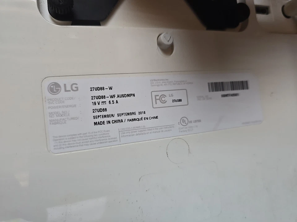 LG 27UD88-W 27" 4K IPS Display No Stand For Parts Used Computer Screen Monitor - Image 4 of 4