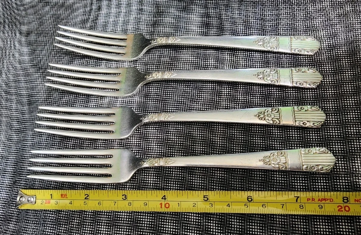 Wm. Rogers An Art Deco 1900-1940 Antique US Silver-Plated Flatware