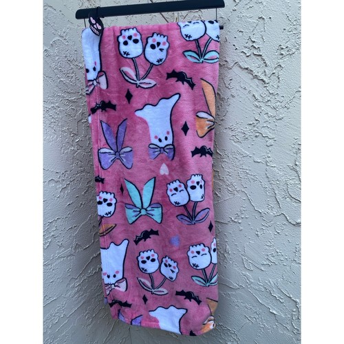 Betsey Johnson Halloween Totenkopf Kirsche Überwurf Decke Rosa 50x70 - Bild 2 von 3