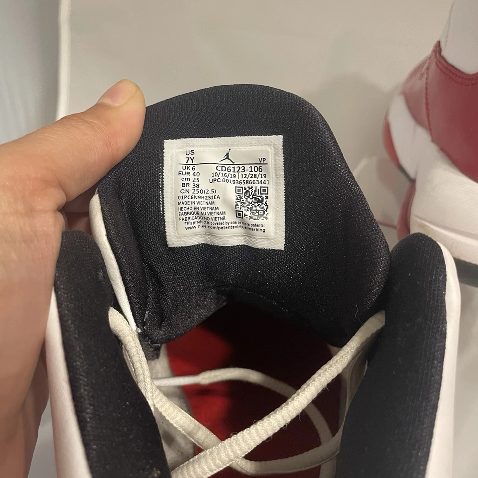 Nike Air Jordan Max Aura 2 Red White Black Youth 7 US (EU 40) - Used Air Max - Image 4 of 4