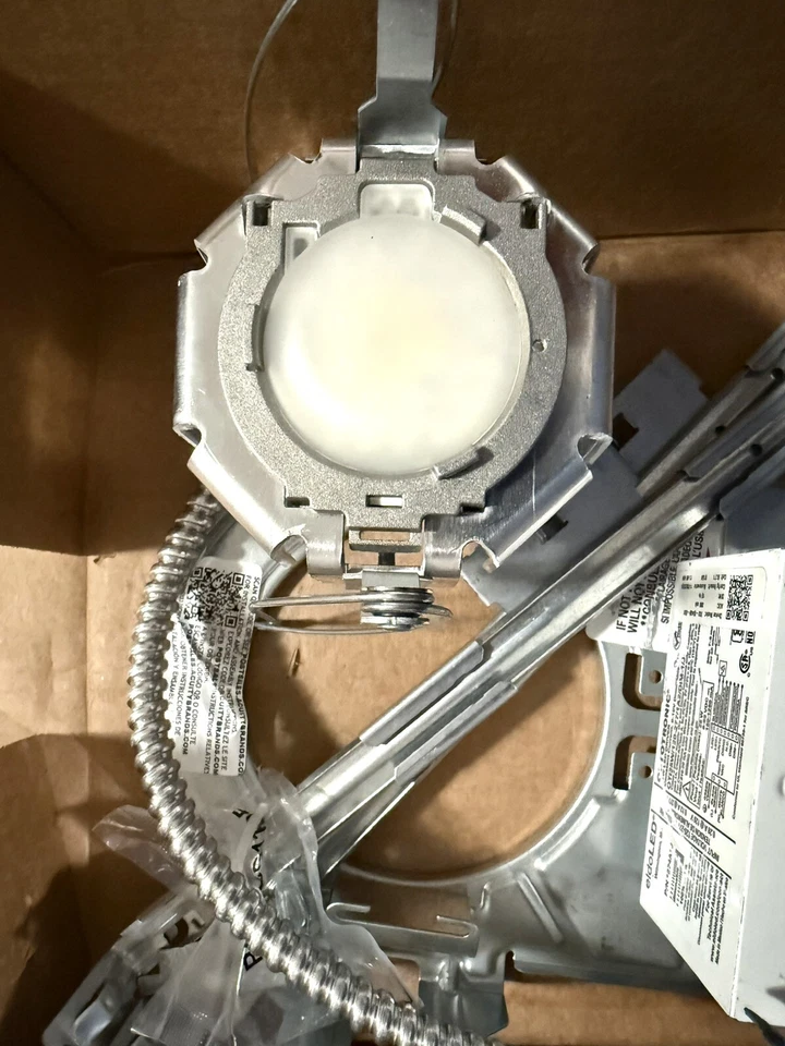 Downlight LED comercial LDN4 40/15 MVOLT GZ10 HSG--4"-1500 lúmenes-18W-4000K Foto 4 de 4