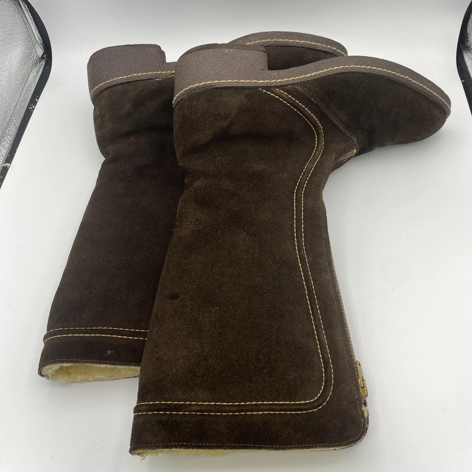 Botas de couro camurça vintage Revelations com zíper feitas nos EUA década de 1960 - Imagem 3 de 4