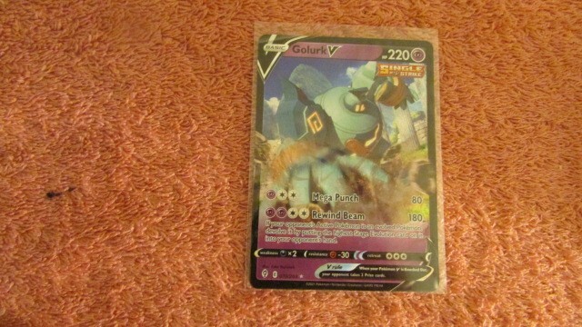 Pokémon TCG - Golurk V 70/203 - Evolving Skies - NM