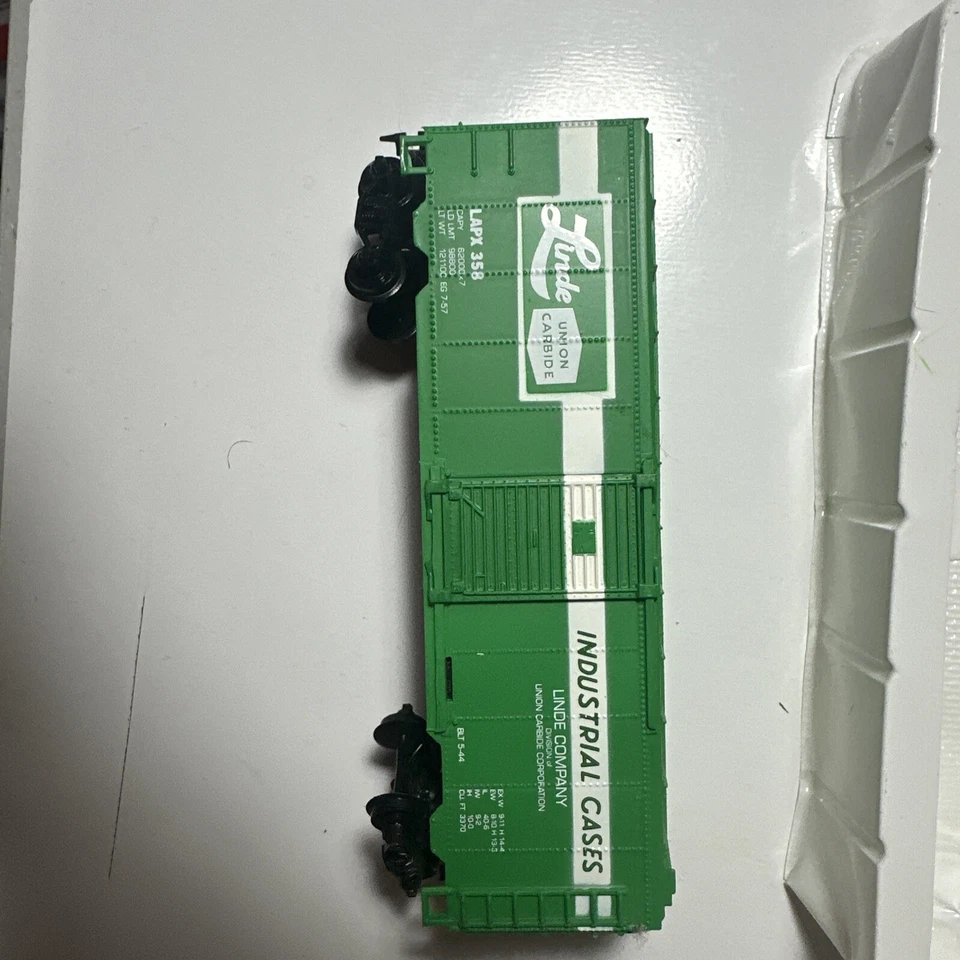HO Scale Life-Like 8475 40' Box Car Linde LAPX 358 - Image 4 of 4