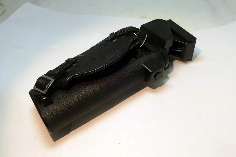 Olympus Bounce Grip Flash (not sure what model , missing bracket ) - UNTESTED - Image 2 of 4