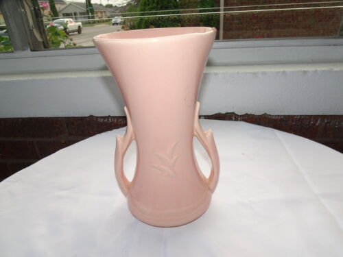 Vase poterie rose brosse vintage McCoy double poignée années 1940 - Photo 1 sur 4