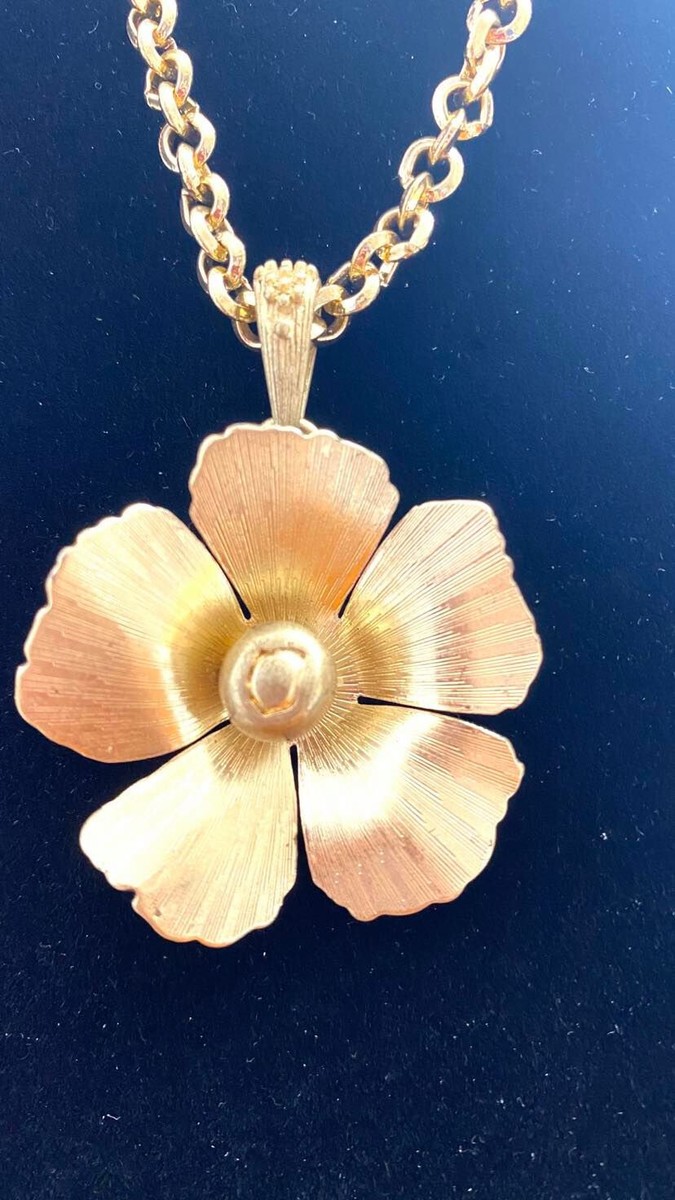 Jessica Simpson Flower Pendant Gold Plated Necklace 17