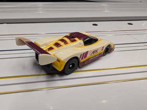TOMY AURORA AFX SLOT RACING CAR - 8671 JAGUAR XJR 9LM - BOXED - Picture 2 of 6