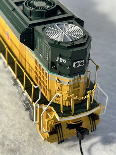 Regal BLI UP/CNW Heritage RR SD-70ACE DCC/Snd/Smk Paragon 4 HO Loco - Picture 7 of 15