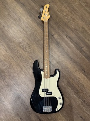 Fernandes bass guitar, RH, black/white body
