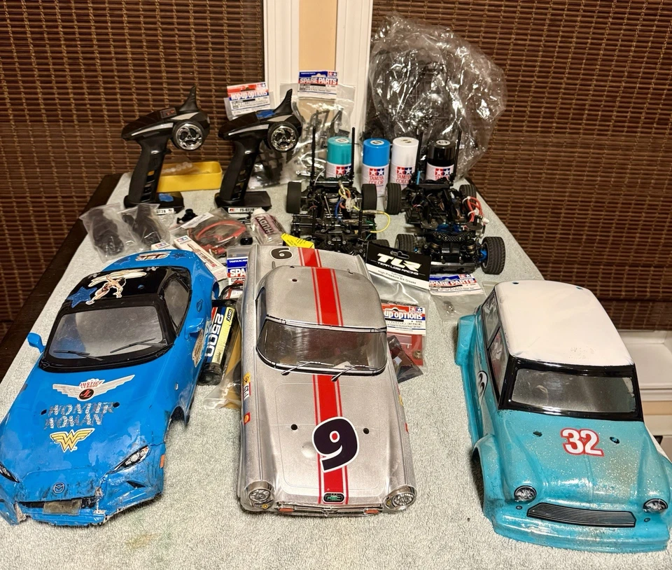 Tamiya MO5 Lote de 2 Chasis 1 con Muchos Cargador de Batalla Hop Ups, Piezas, Usado Foto 2 de 4