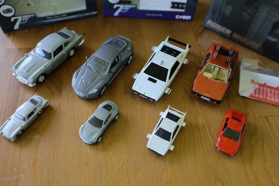 James Bond Corgi 1:36 and 1:64 collection - Image 2 of 4