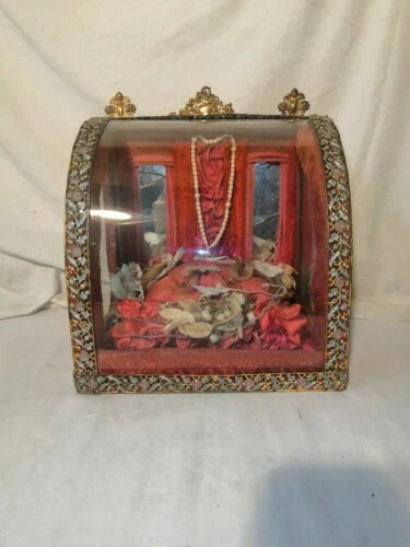 Objets de vitrine, décoratif du XXe siècle et récents en laiton