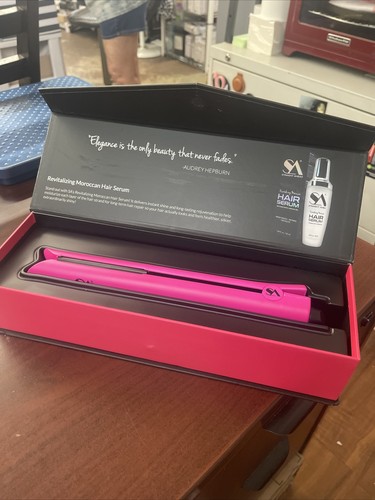 Straight Ahead Ceramic Flat Iron Silver Collection Travel Size In Pink