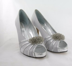 light grey shoes for wedding