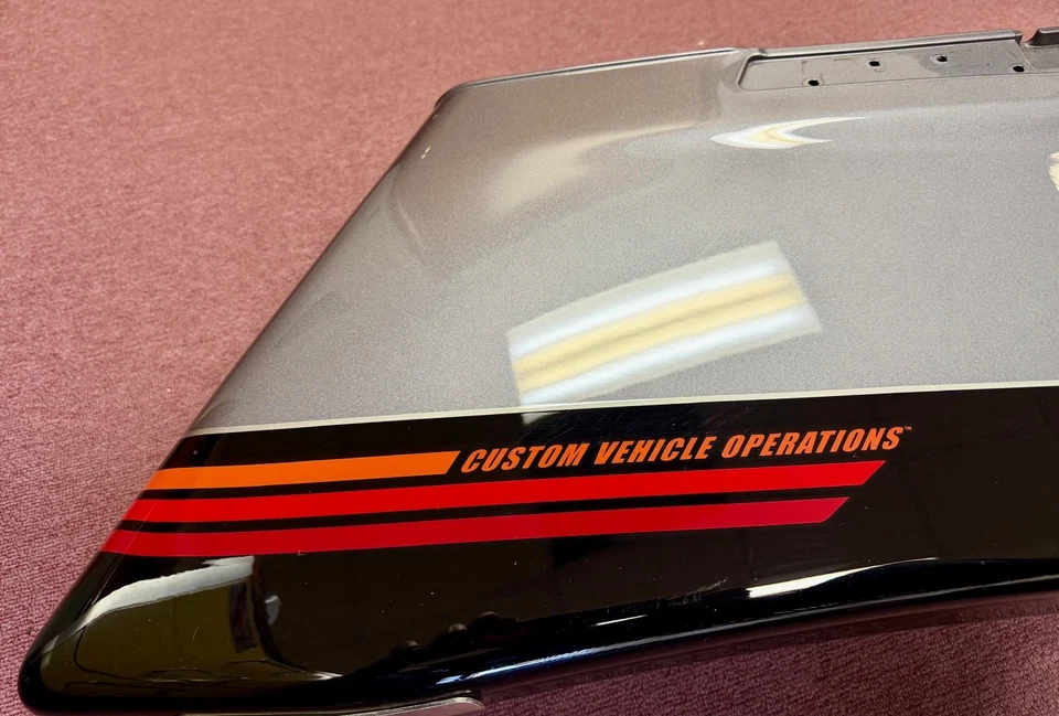 Harley-Davidson CVO Street Glide Right Saddlebag Bottom Smokey Gray/Black Hole - Изображение 2 из 4