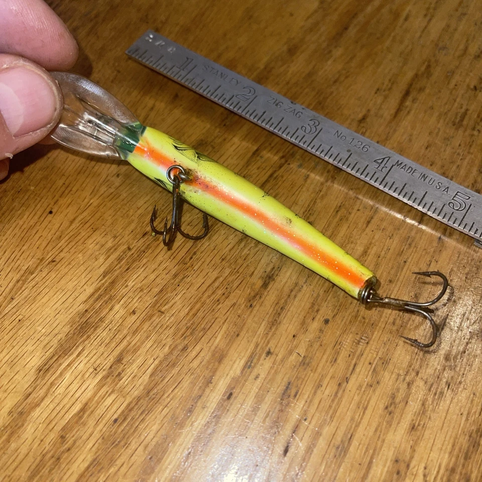 REEF RUNNER Fishing Lure 3.5” Length 1/4 Oz Weight Yellow Perch Used - Image 2 of 4