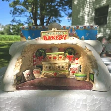 1986 Enesco The North Pole Village Elves Musical Santa's Bakery 316741 With Box