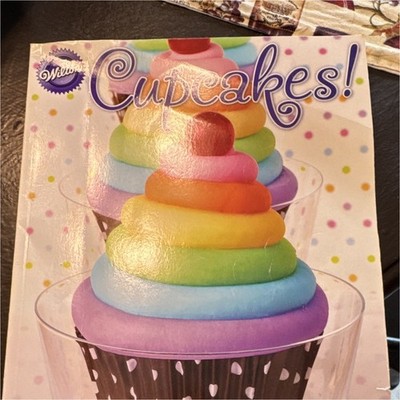 Wilton Cupcakes! Paperback Baking Cookbook (English) Very Good