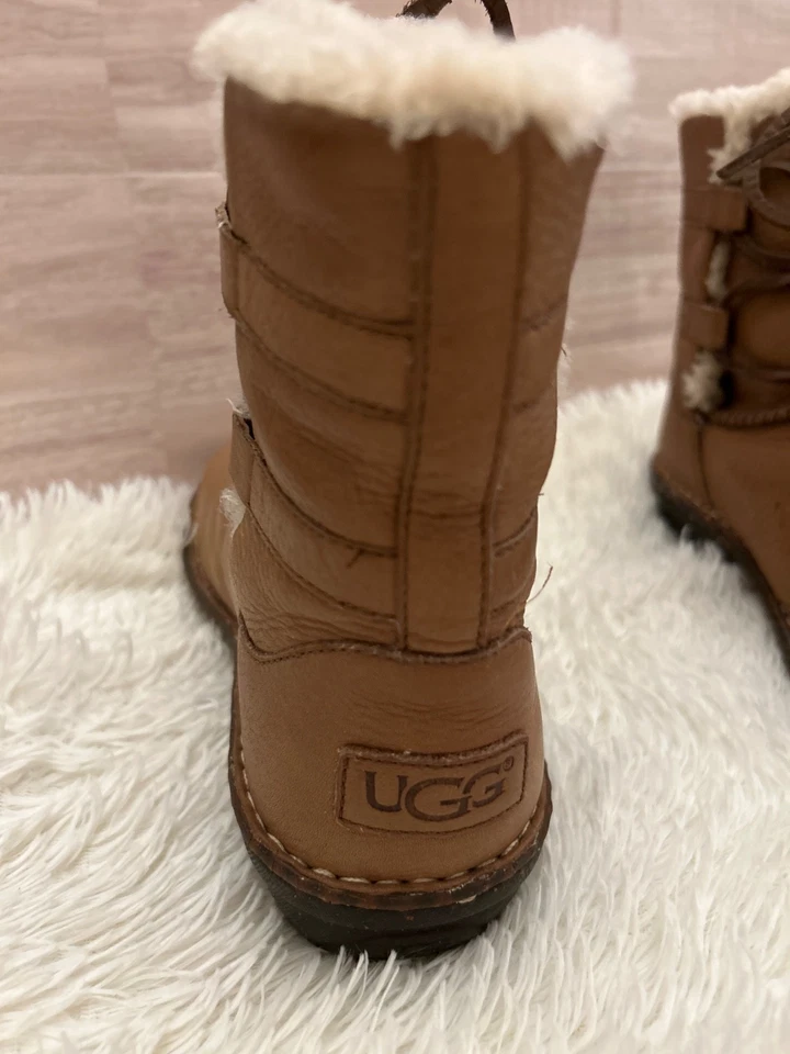 Botas al tobillo UGG CASPIA de piel de oveja/cuero de oveja tostado con cordones para mujer talla US 7 Foto 3 de 4
