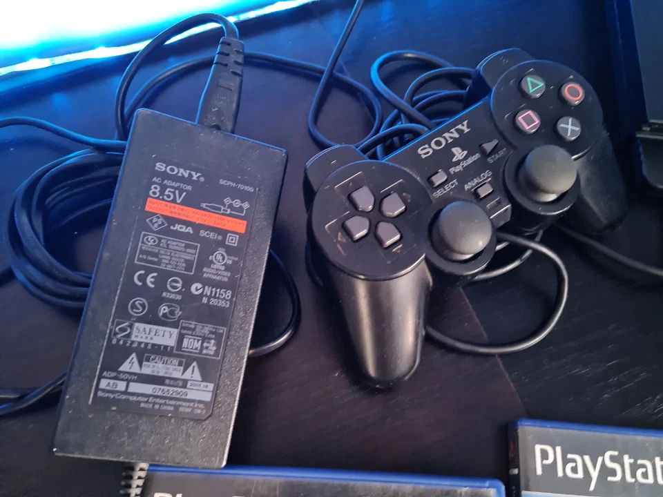 PlayStation 2 PAL - 2 Controllers - No memory cards (Games sold) *READ* - Image 2 of 4