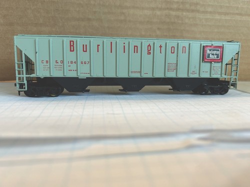 Athearn HO 54' PS Covered Hopper Grain Burlington Route #184667