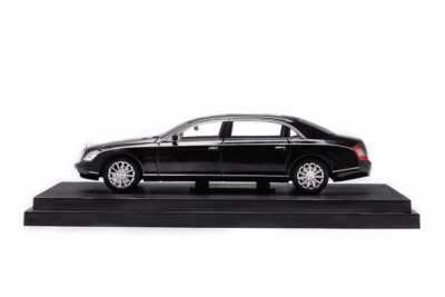 Stance Hunters 1/64 マイバッハ 62 ホワイト　ダイキャスト Stance Hunters 1:64 Mercedes-Maybach 62 Metallic Black