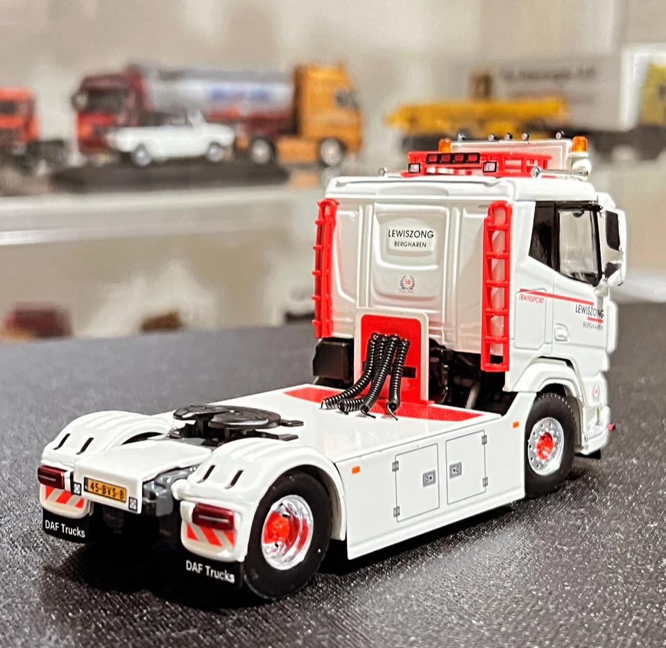 DAF XF SL 4x2 "Lewiszong Transport V.O.F."  WSI truck models 1:50 scale - Image 3 of 4