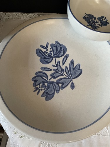 Yorktown 4 Pieces Creamer , Dinner Plate, Dipping Bowl,Relish Dish - Picture 4 of 12