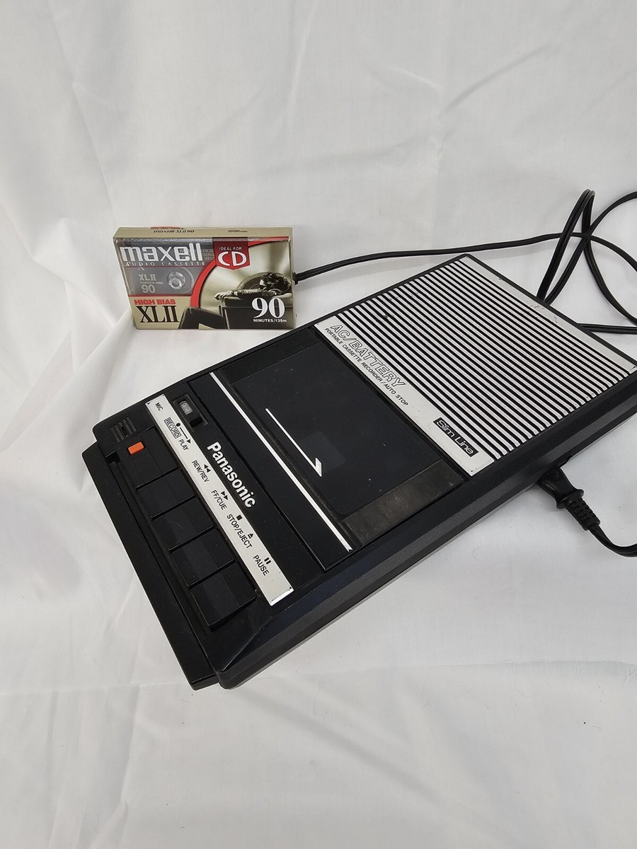 National Model RQ−2104 Vintage Panasonic RQ-2104 Slim Line Portable Cassette