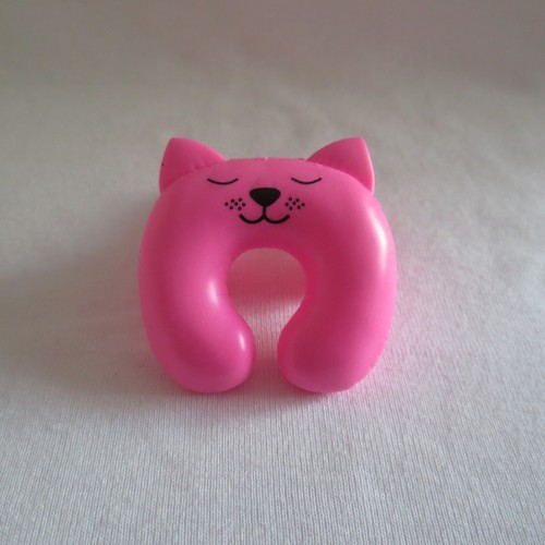 NEU Barbie rosa Reisepass Reise Fashionista Puppe Kätzchen Katze Reise Nackenkissen - Bild 1 von 9