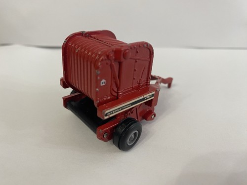 Vintage Ertl IH International Tractor 5088 Axle 1:64 with Trailer!!!!!!! - Picture 13 of 13