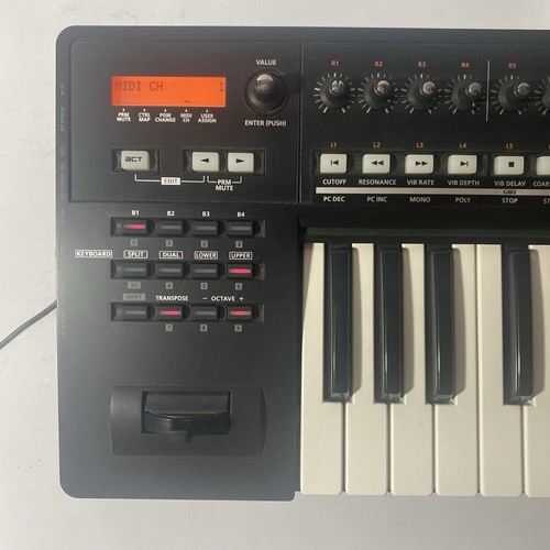 Roland A-300 Pro MIDI Keyboard Controller Synthesiser 32 Keys - Picture 3 of 13