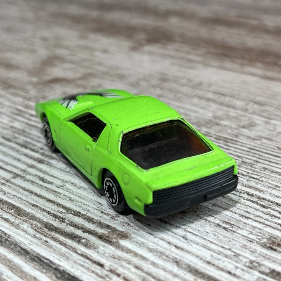 Pontiac Firebird SE 1982-84 Turbo verde vintage con Bird escala 1/64 coche fundido a presión Foto 3 de 4