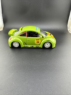 ミニカー　1/18　VW　ニュービートル　CUP　1999 Burago ~ Volkswagen New Beetle Cup (1999) ~ Green #28 ~ 1/24 Scale