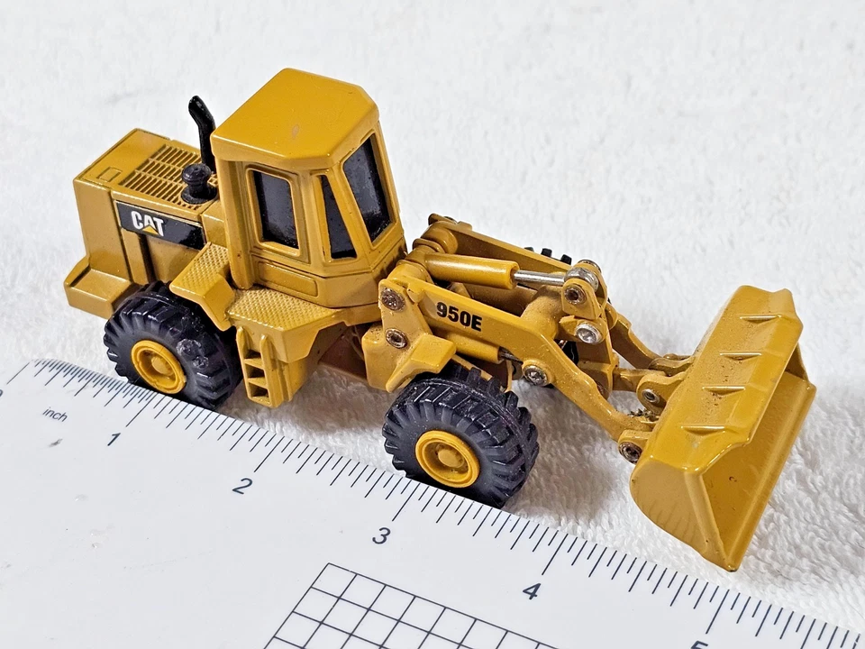 De colección ERTL CAT 950E Cargador de Ruedas 1:87 Diecast Vehículo de Construcción Dyersville Iowa Foto 3 de 4