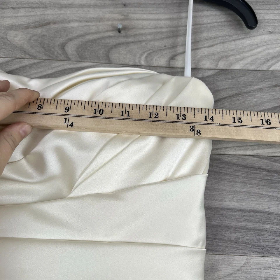 Casablanca Vestido de Novia Vestido de Baile Talla 4 Marfil Sirena Acanalado Tren Largo Foto 4 de 4