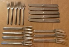 Ward Bennett Prisma Stainless Flatware by Saski 17 pieces