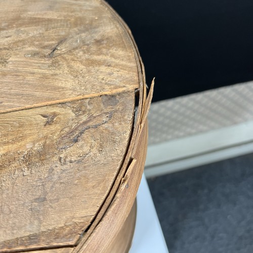 Antiker extra großer Käsefass-Eimer mit gebogenem Holzdeckel 16”x13,5” - Bild 10 von 15