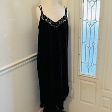 VTG L.A. Intimates Black Crinkle Satin  Lace Nightgown Lingerie Size Med