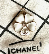 CHANEL Vintage Zipper Pull Button Charm Gold Tone White Flower 25x25mm