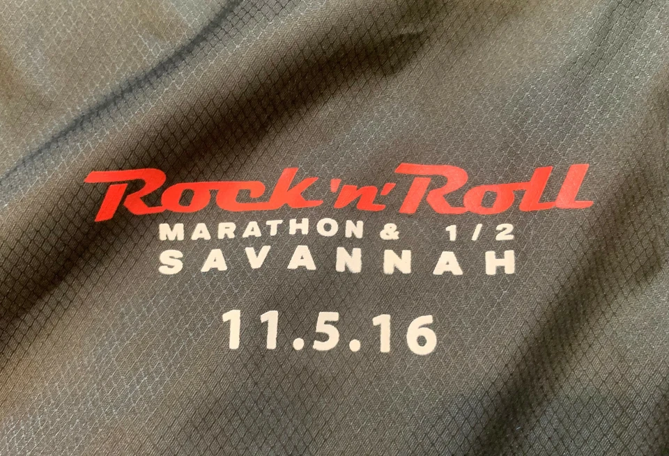 BROOKS Men's Unisex Medium Black Red Runing Jogging Jacket Savannah Marathon New - Image 3 of 4