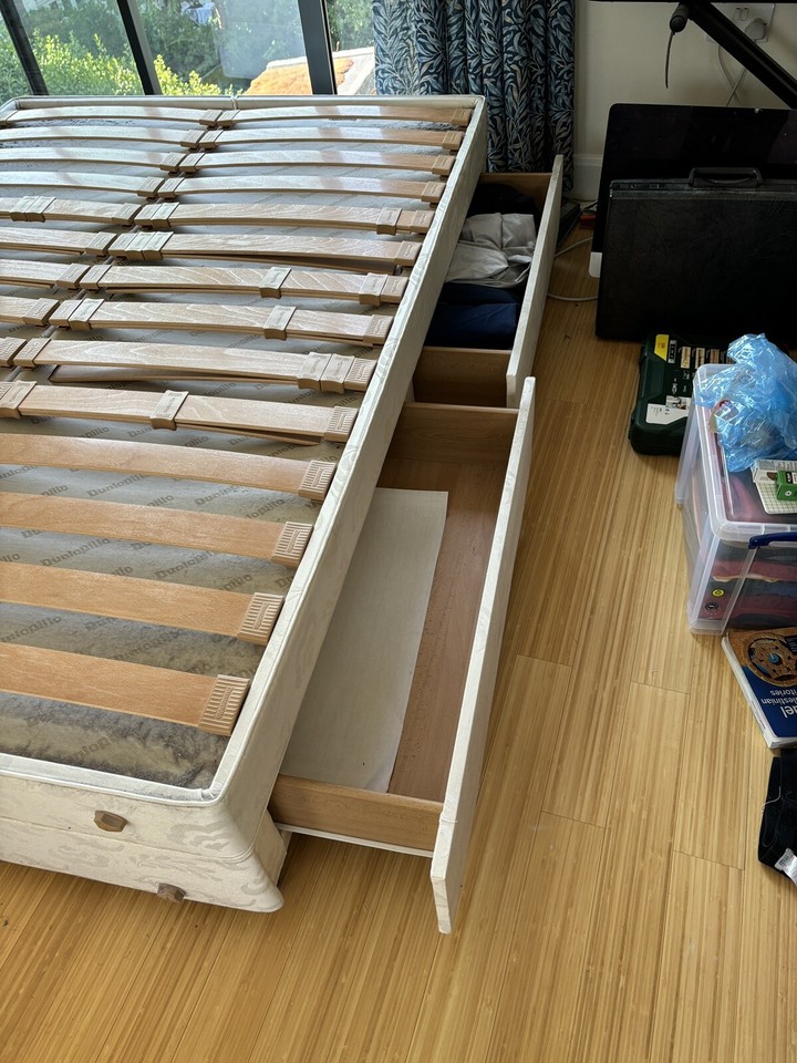 Dunlopillo Double Divan Bed Base With Castors and 4drawer storage