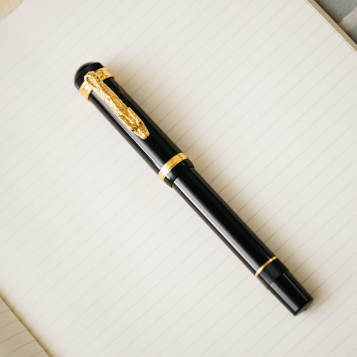 Montblanc Writer's Edition 1993 Imperial Dragon 888 Fountain Pen - Preowned - Picture 3 of 13