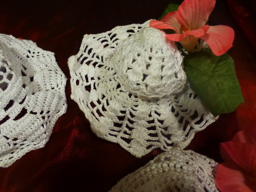 pour créations 4futurs chapeaux poupées ,coton ,crochet main et fleurs  - Picture 3 of 4