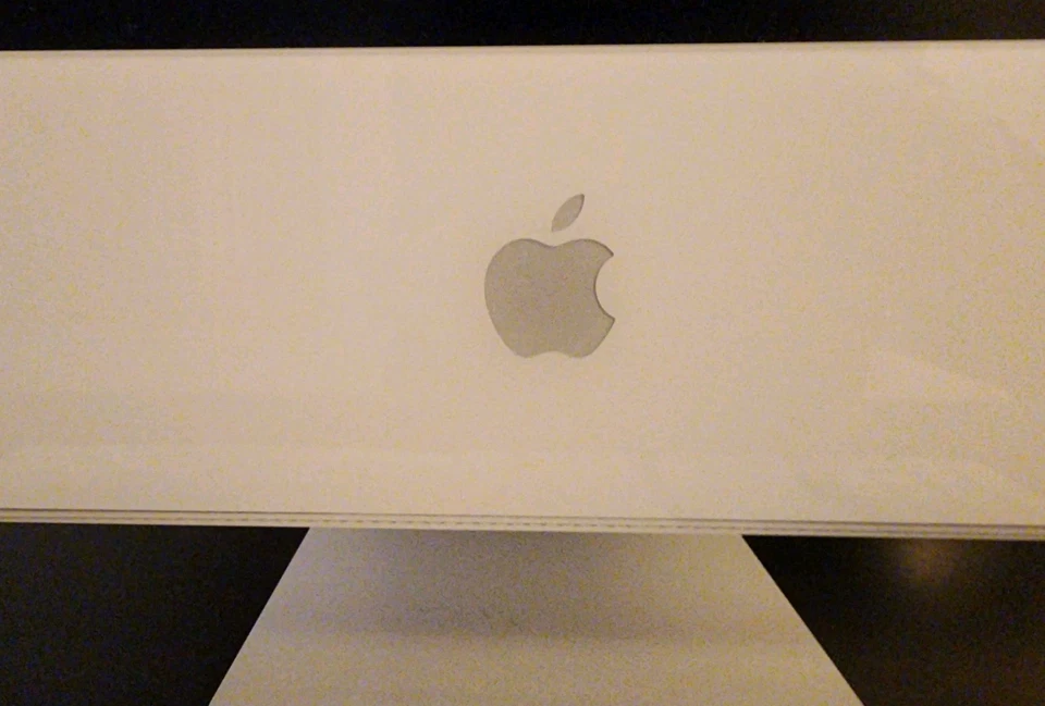 Vintage APPLE iMAC 20" Widescreen Computer, Keyboard Mouse, Near Mint Condition - Image 4 of 4